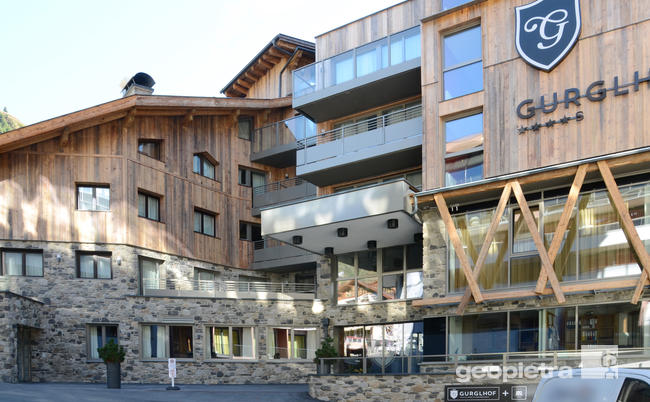 hotel luxury muratura pietra ricostruita legno